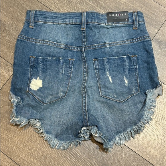 Fashion nova shorts - Picture 2 of 4
